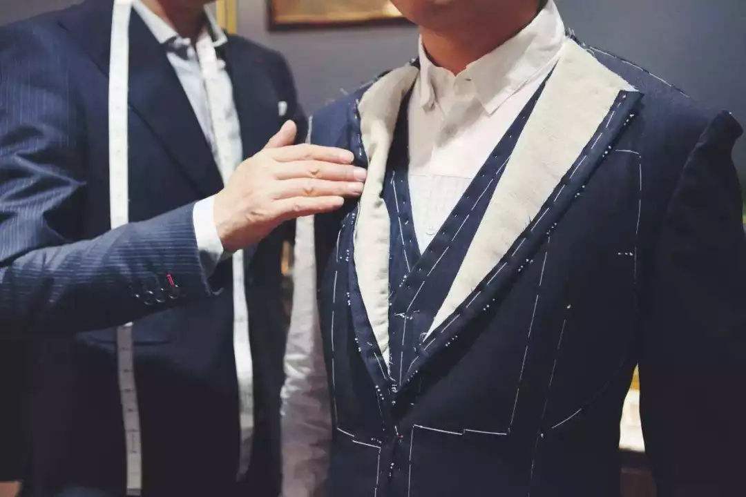 福建西服定做需要注意的三點